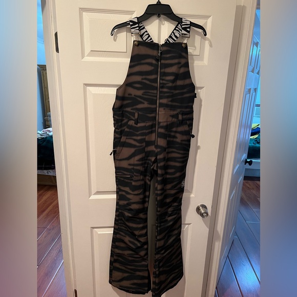 DC Collective Snow Bib - Size Medium OBO - Picture 5 of 6